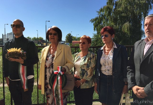 Emléktábla avatás 06